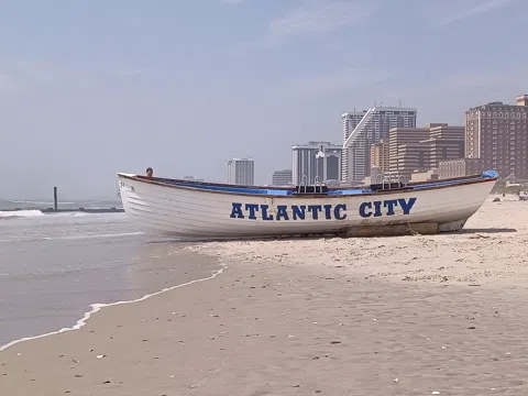 A Cheap Atlantic City Weekend That Starts on the Sand